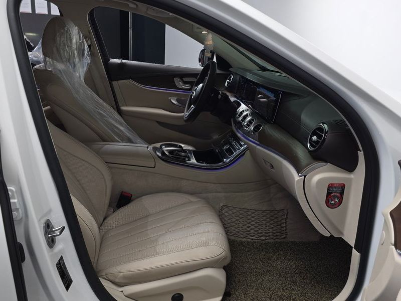 2019 Mercedes-Benz E-Class E300 4MATIC Exclusive photo 26