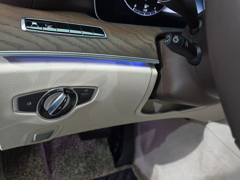 2019 Mercedes-Benz E-Class E300 4MATIC Exclusive photo 27