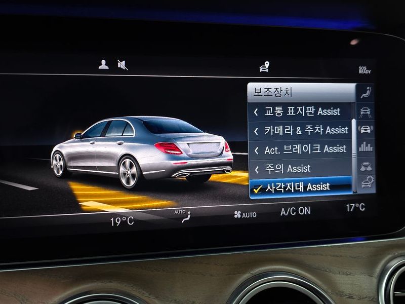 2019 Mercedes-Benz E-Class E300 4MATIC Exclusive photo 30