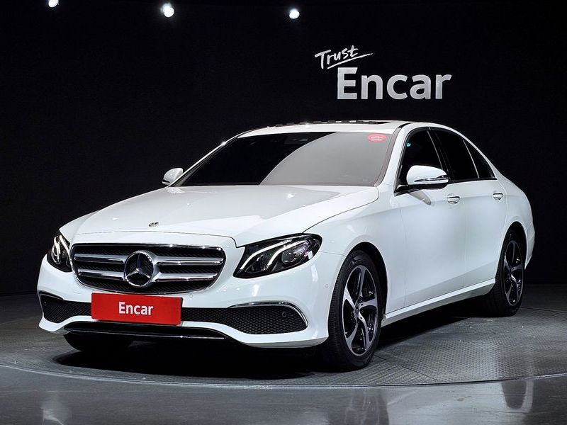 2020 Mercedes-Benz E-Class E250 Avantgarde photo 1
