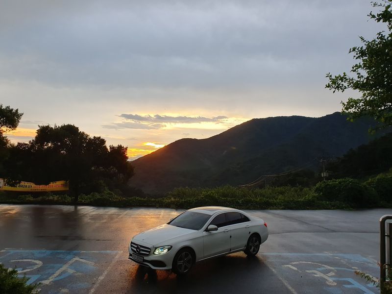 2017 Mercedes-Benz E-Class E220d 4MATIC Avantgarde photo 1