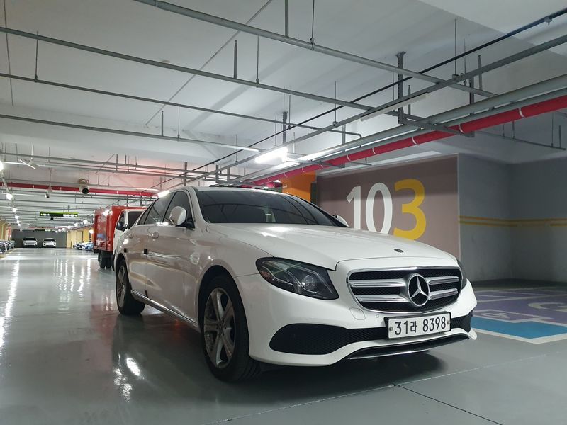 2017 Mercedes-Benz E-Class E220d 4MATIC Avantgarde photo 7