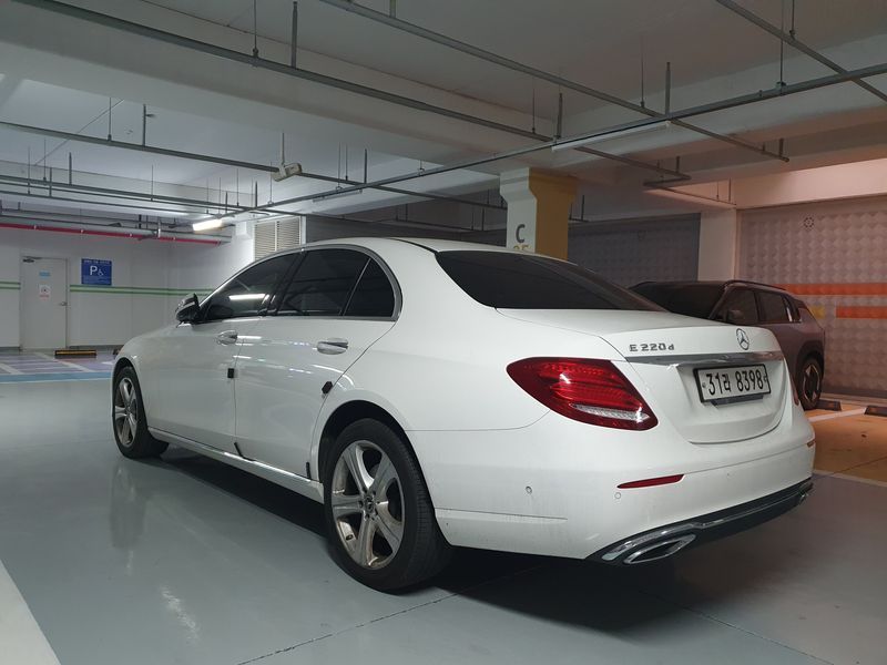 2017 Mercedes-Benz E-Class E220d 4MATIC Avantgarde photo 11