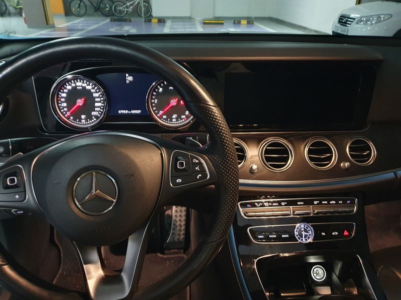 2017 Mercedes-Benz E-Class E220d 4MATIC Avantgarde photo 18
