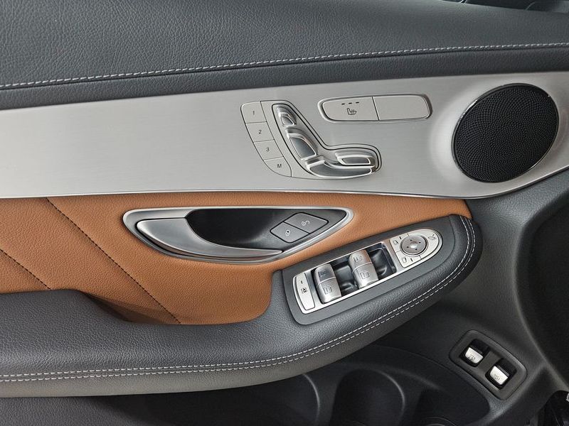 2022 Mercedes-Benz C-Class GLC300e 4MATIC photo 17