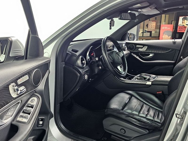 2017 Mercedes-Benz C-Class GLC220 d 4MATIC Premium photo 10