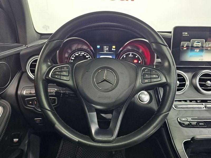 2017 Mercedes-Benz C-Class GLC220 d 4MATIC Premium photo 13