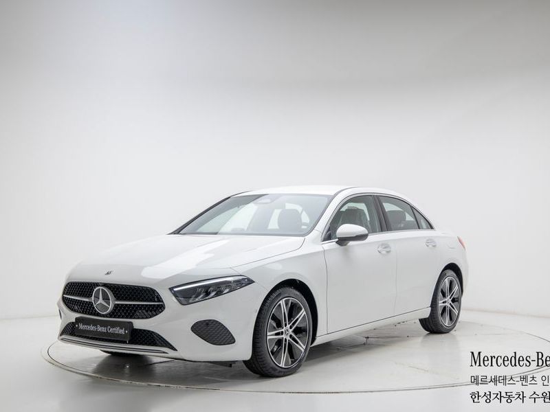 2026 Mercedes-Benz A-Class A220 Sedan photo 1