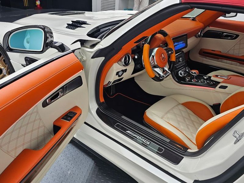 2012 Mercedes-Benz SLS AMG Roadster C197 photo 10