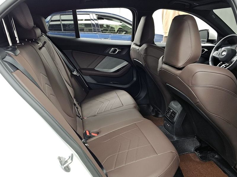 2025 BMW 1 Series 120 M Sport photo 12