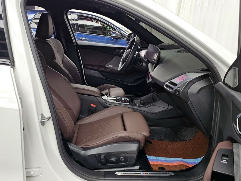 2025 BMW 1 Series 120 M Sport photo 11