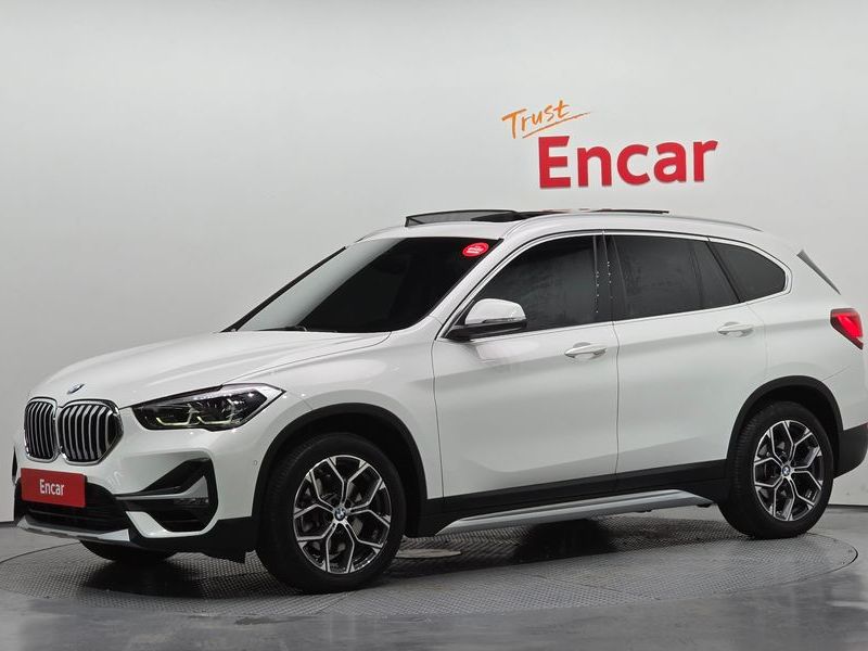 2022 BMW X1 xDrive 20i xLine photo 1