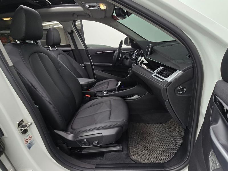 2022 BMW X1 xDrive 20i xLine photo 11