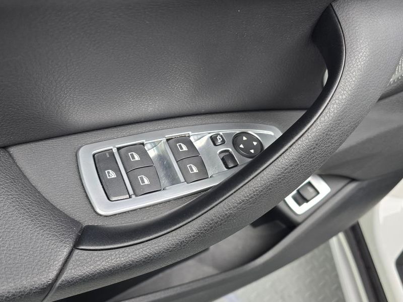 2022 BMW X1 xDrive 20i xLine photo 18