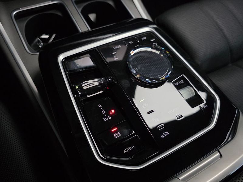 2023 BMW 7 Series 740d xDrive Design Pure Excellence photo 9