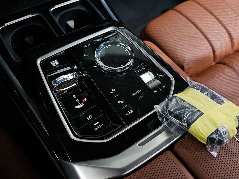 2025 BMW 7 Series 740d xDrive M Sport photo 9