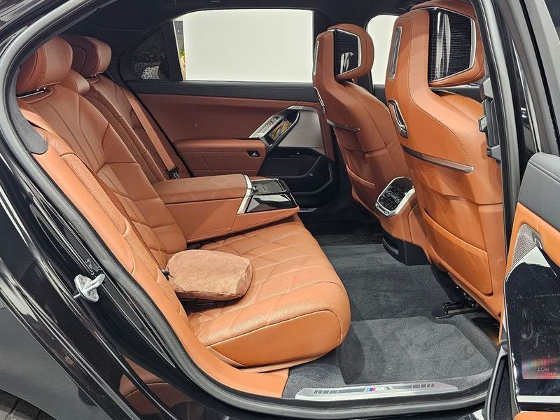 2025 BMW 7 Series 740d xDrive M Sport photo 11