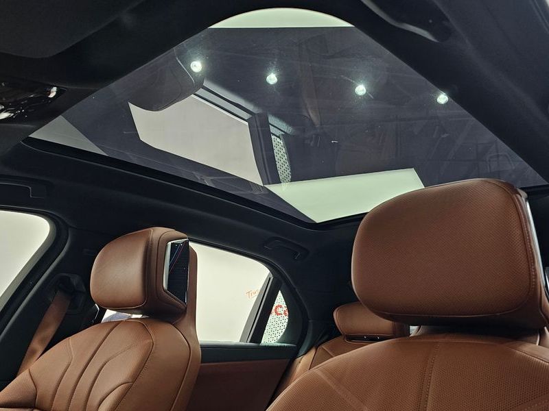 2025 BMW 7 Series 740d xDrive M Sport photo 15