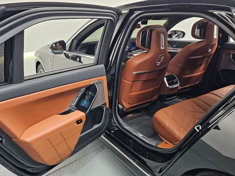 2025 BMW 7 Series 740d xDrive M Sport photo 19