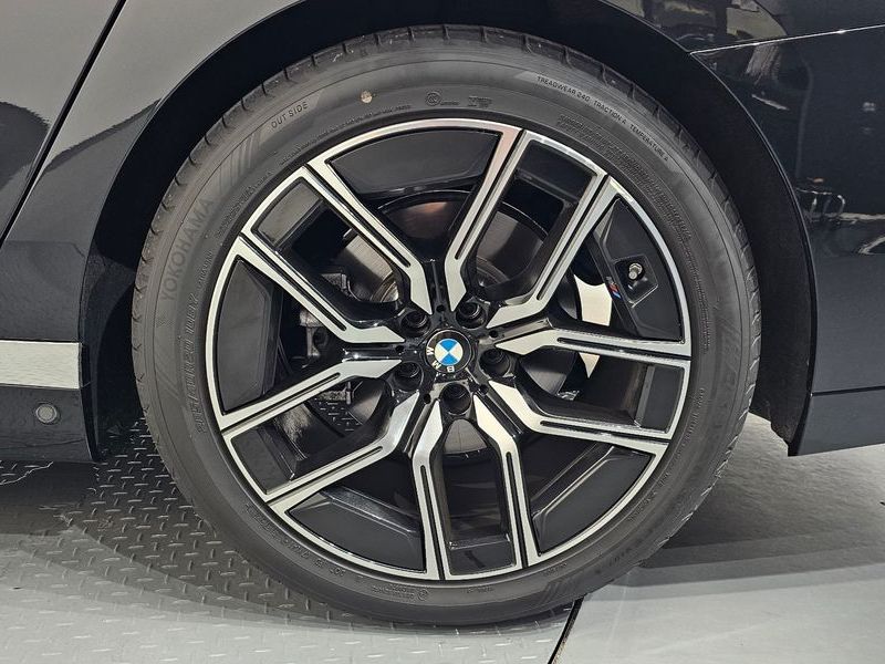 2025 BMW 7 Series 740d xDrive M Sport photo 21