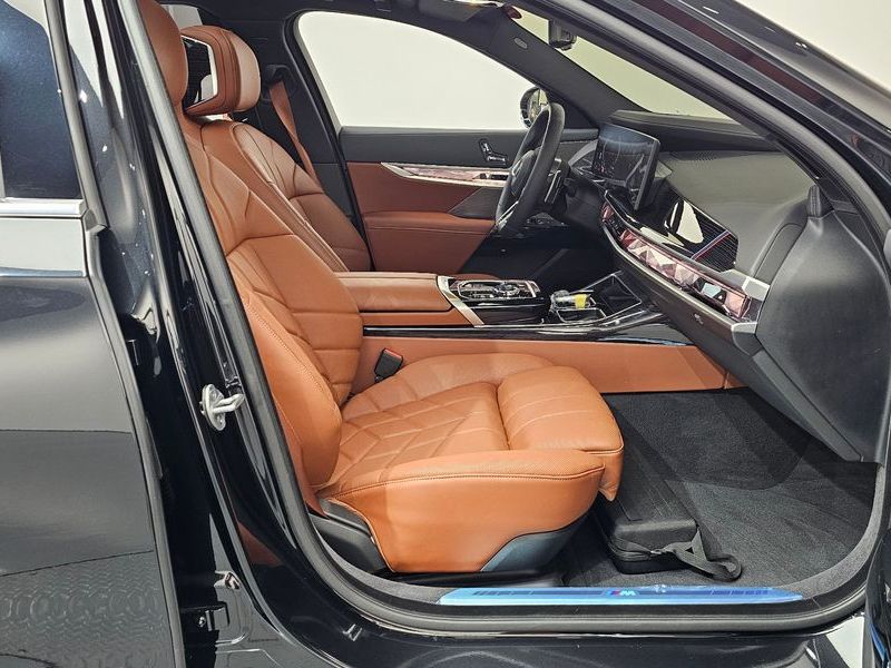 2025 BMW 7 Series 740d xDrive M Sport photo 26