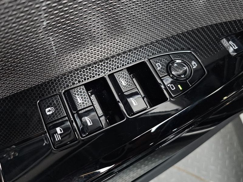 2025 BMW 7 Series 740d xDrive M Sport photo 29