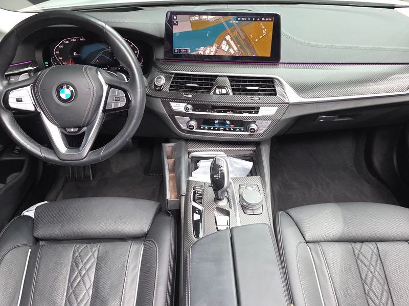 2021 BMW 5 Series 530i Luxury photo 7