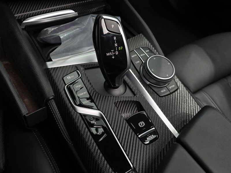 2021 BMW 5 Series 530i Luxury photo 9