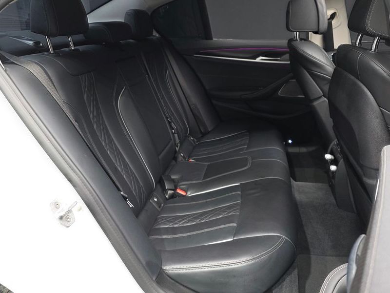 2021 BMW 5 Series 530i Luxury photo 12