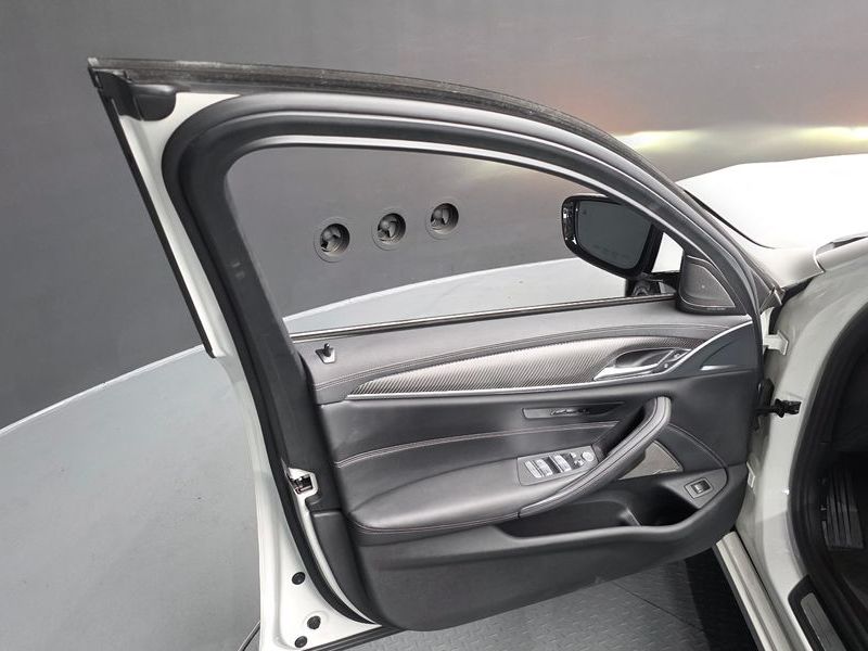 2021 BMW 5 Series 530i Luxury photo 24