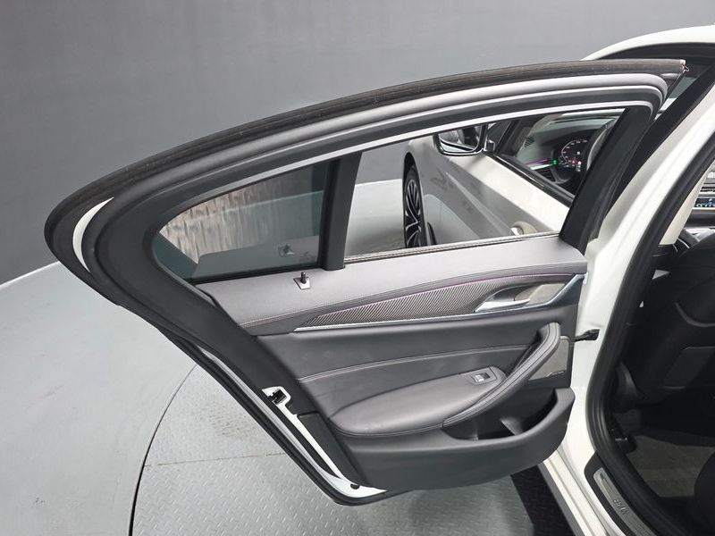 2021 BMW 5 Series 530i Luxury photo 25