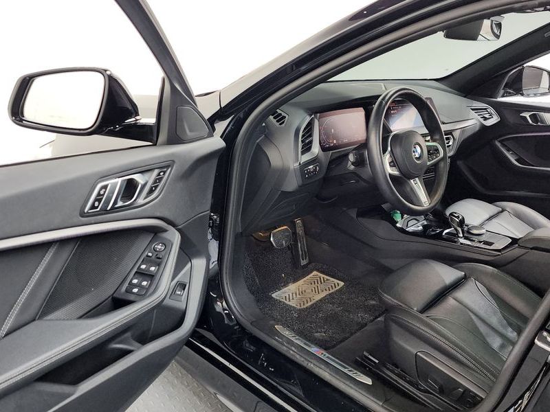 2022 BMW 1 Series 120i M Sports photo 10