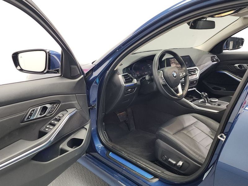 2021 BMW 3 Series 320d Luxury photo 10