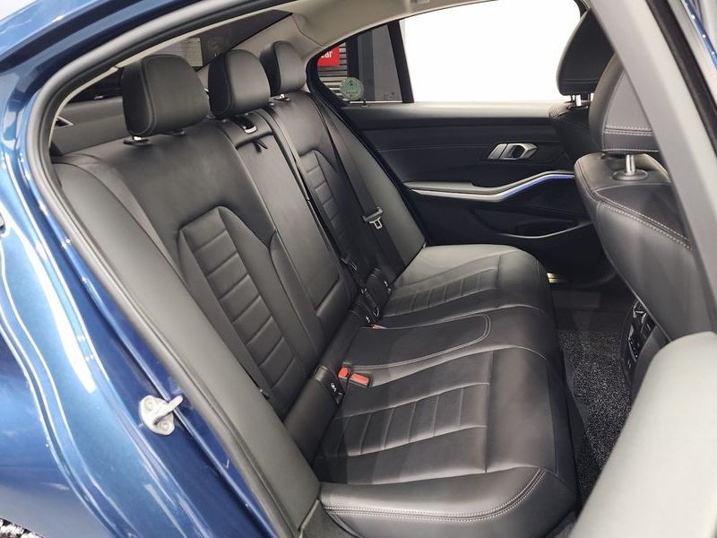 2021 BMW 3 Series 320d Luxury photo 12