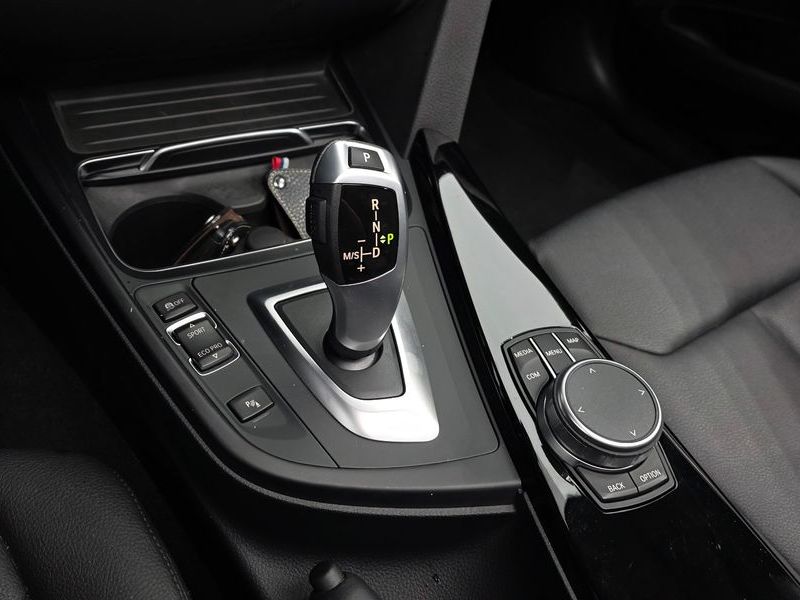 2020 BMW 3 Series GT 320d photo 9