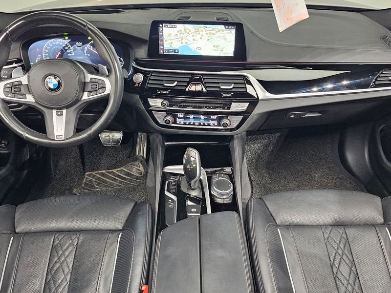 2019 BMW 5 Series 520d M Sport Package Plus photo 7