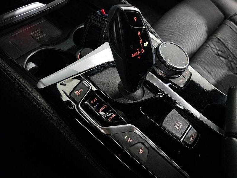 2019 BMW 5 Series 520d M Sport Package Plus photo 9