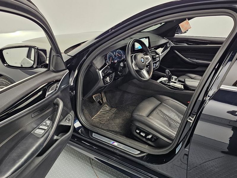 2019 BMW 5 Series 520d M Sport Package Plus photo 10
