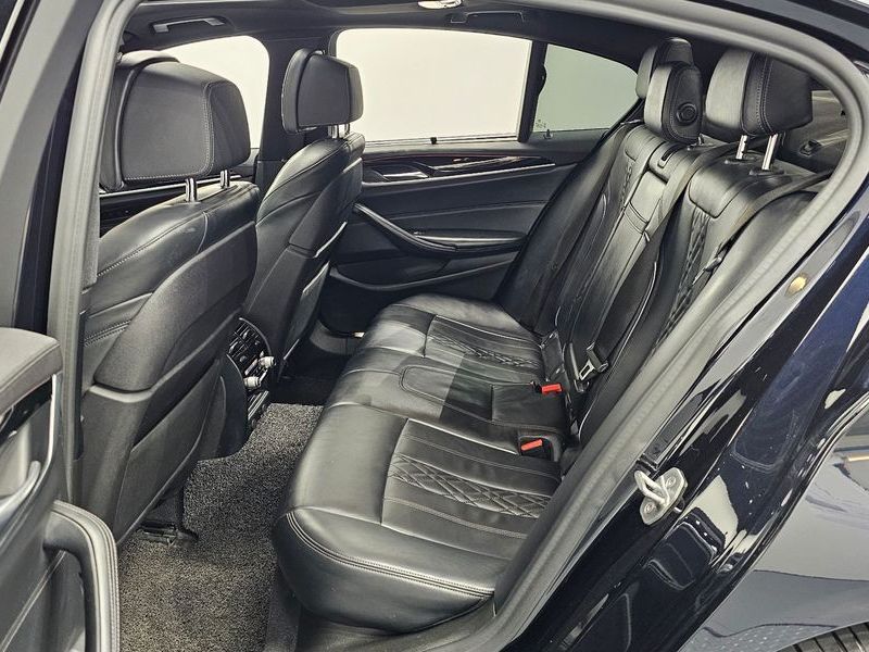 2019 BMW 5 Series 520d M Sport Package Plus photo 12