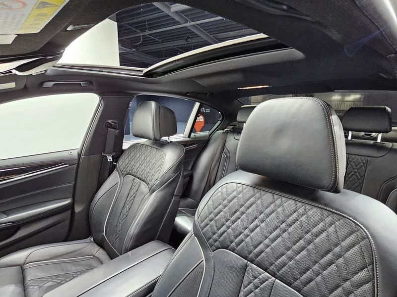 2019 BMW 5 Series 520d M Sport Package Plus photo 18