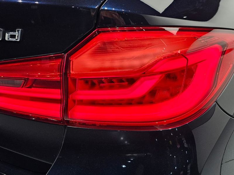2019 BMW 5 Series 520d M Sport Package Plus photo 23