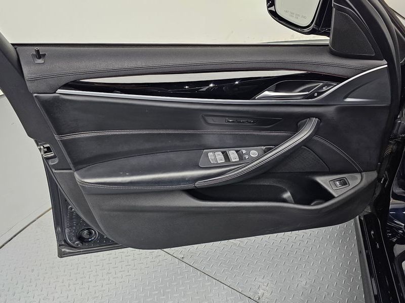 2019 BMW 5 Series 520d M Sport Package Plus photo 24