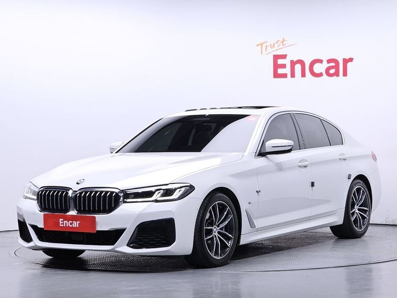 2022 BMW 5 Series 520i M Sport photo 1