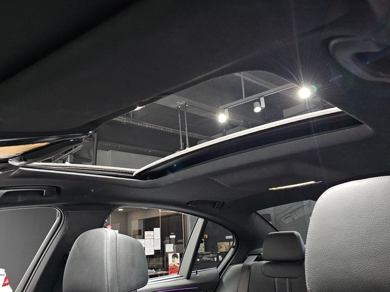 2022 BMW 5 Series 520i M Sport photo 16