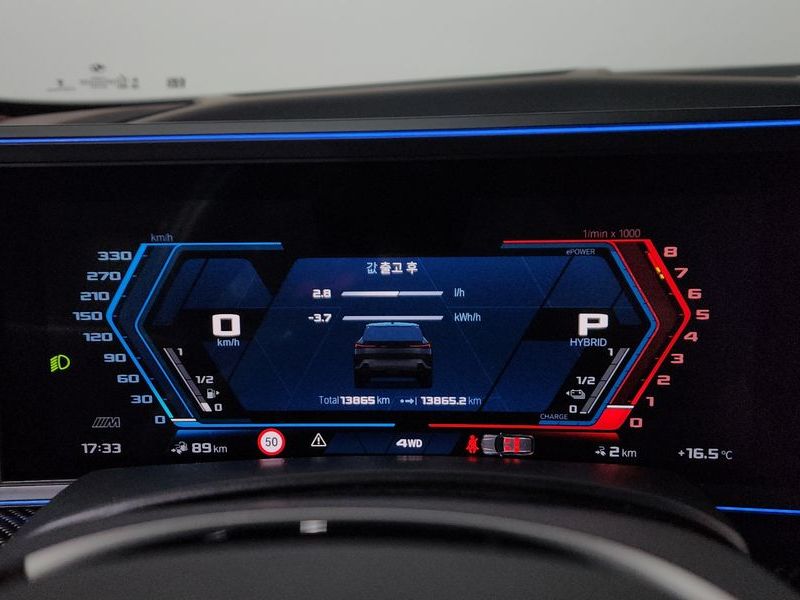 2025 BMW XM 4.4 photo 8