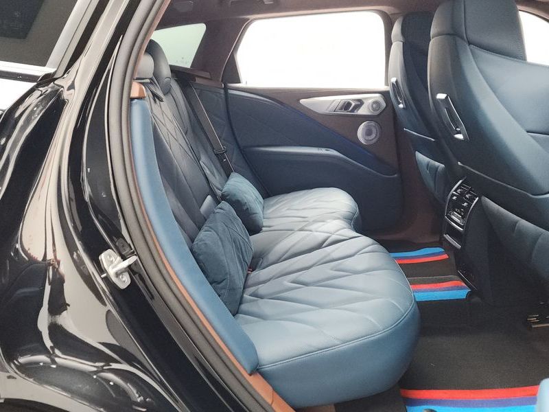 2025 BMW XM 4.4 photo 11