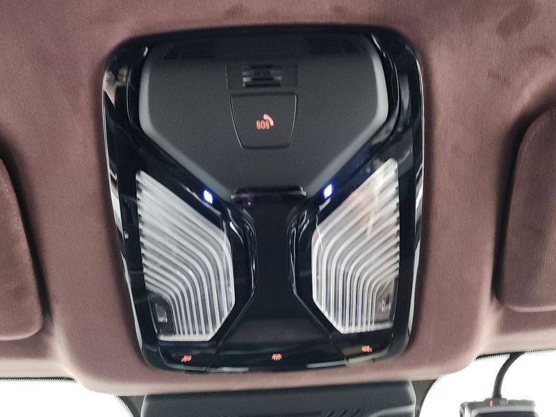 2025 BMW XM 4.4 photo 16