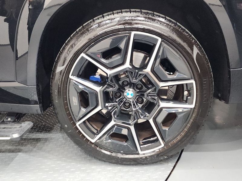 2025 BMW XM 4.4 photo 21