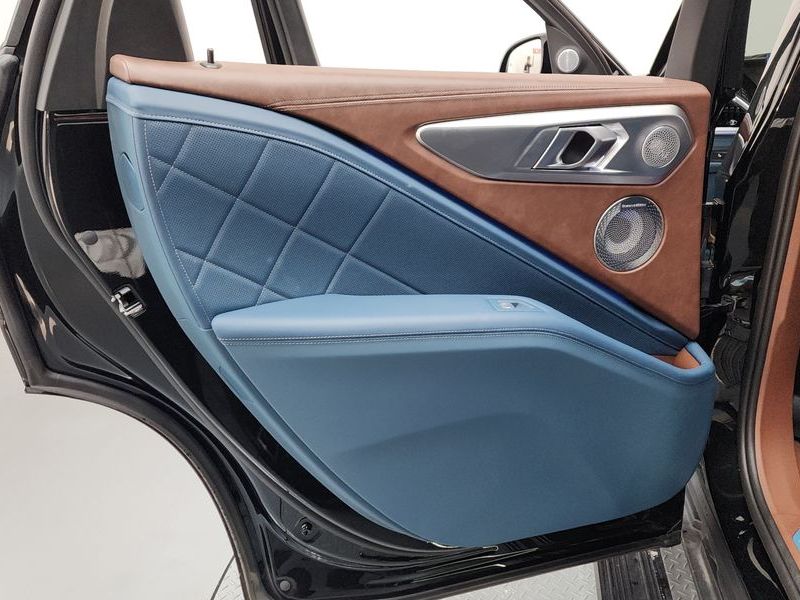 2025 BMW XM 4.4 photo 25