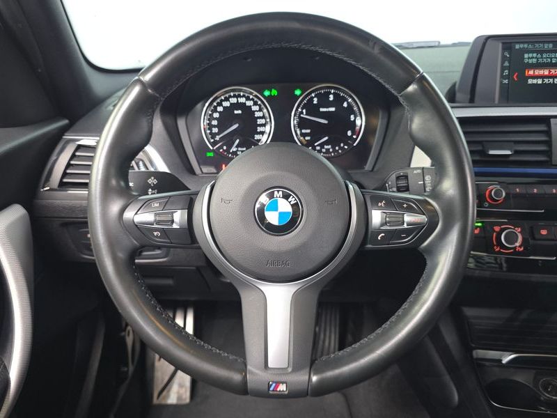 2018 BMW 1 Series 118d M Sport Shadow 5 Door photo 15